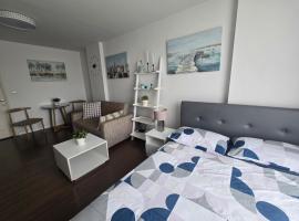 Downtown Hua Hin Condo with Pool، شقة في هوا هين