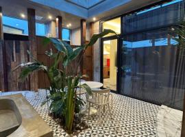 Jeju Dodu Tropical Premium Pool Villa, hotel dengan tab panas di Jeju