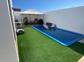 Casa con piscina, βίλα σε Bahia Inglesa