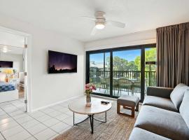Beautiful Lake Views- Walk to Amenities โรงแรมในเนเปิลส์