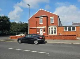 Modern Seaside Stay at Bela Grove-Sleeps8