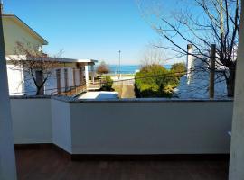 Appartamento trilocale cod 213, hotel en Marcelli