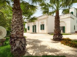 Villa Galluccio with swimming pool, hotell i Galatina