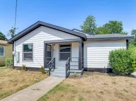 Fenced-In Yard: Home < 5 Mi to Dtwn Dallas!