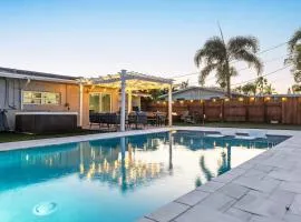 Pool Hot Tub Putting Green near Deerfield Beach Oasis on Fourth by AvantStay