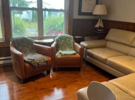 Chalets Plage St-Jean, hotell med basseng i Saint-Jean