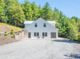 Tucked away in the woods - minutes to the New River - Acreage to explore!
