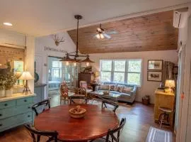 Sweetwater Cottage - Private Cottage Tucked in the Woods - WJ & Boone - River Access