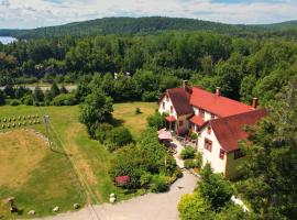 Dominion Hill Country Inn, glamping site in Bocabec