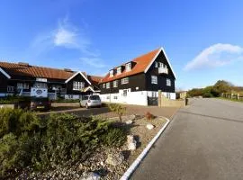 2 Truman Lodge
