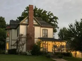 Temple View Inn with Music Studio
