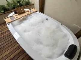 Chalé com Banheira de Hidromassagem