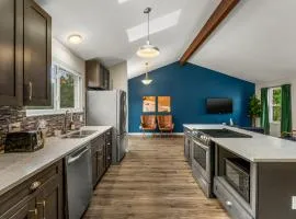 Modern 4BR Family Friendly Retreat with Hot tub