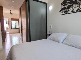 Cozy studio steps from the beach and downtown (3)