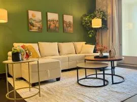 West Hollywood Stylish One Bedroom - Free Parking & Pool & Gym