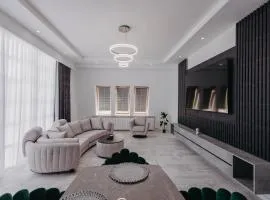 Luxury Penthouse Medias