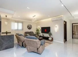 83/17/3 (2) · Pure Luxury Awaits-> in our Spacious 2BR Oasis