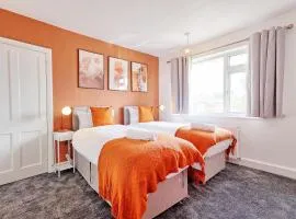 3 Bedroom Property, Free Parking for 3 Vehicles