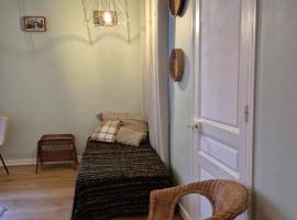 Centre ville Chambres dans un appartement d'exception, hotel in Bernay