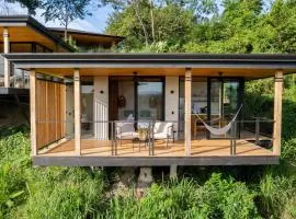 Stylish 1BR Stunning Balcony Views