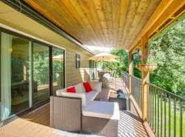 Modern Creekside Retreat 1 Mi to Spirit Mtn Casino