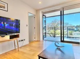 Spacious 2-Bedroom, 2-Bathroom Apartment in Epsom