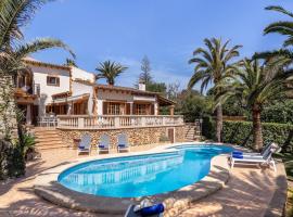 Villa in Son Servera with Beach & Pool, hotel i Son Servera
