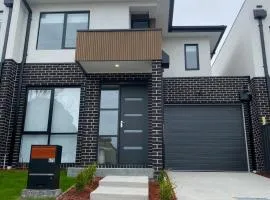 Springvale 3 Bedroom Town House - Best Location