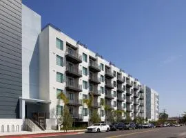 LAX 1 Bed Luxe with FREE PARKING