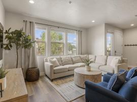 Relax In Style townhouse, Hotel in Harrisburg Junction