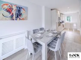 Family & Contractor Friendly 3 bed house Sleeps 8 in Maidenhead