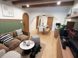 The Shantipan Lotus - Cozy 2BR Family Stay 400m from BTS Station
