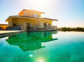 VILLA FAROS Angelochori