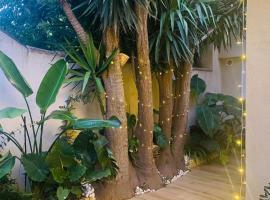 Tiny House - Les Baïsses - Jardin Tropical, hôtel à Lançon-Provence