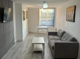 Modern City Centre 1 Bed Apartment F4-NG