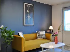 Arctic Retro Luxe - City Center One Bedroom Apartment