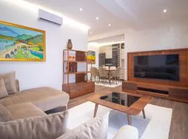 Luxury Hill Apartment