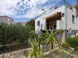 1 Bedroom Cozy Home In Marusici Omis