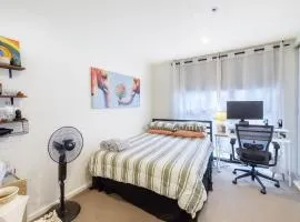 5 Minutes to Melbourne City, Great Location!