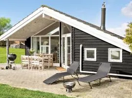 Beautiful Home In Rude With Kitchen