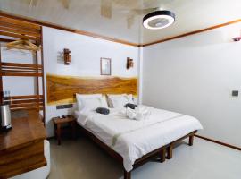 VelaaVani - Turtle Hive Dhiffushi, hotel u gradu 'Dhiffushi'