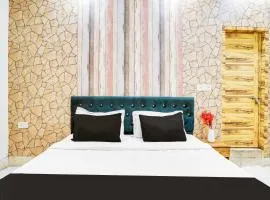 Hotel Platinum Nearest Raj Bagh Metro Station Saheed Nagar