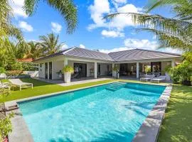 Stylish 3 Bedroom Villa With Ocean Views And Daily Maid Service