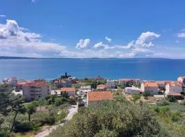 Beautiful Apartment In Podstrana