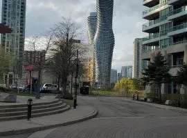 Lovely 1 bedroom Condo Downtown Mississauga Square One