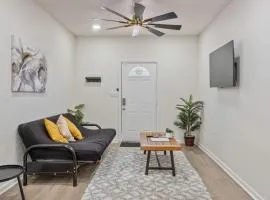 Glorius Amazing 2BR1BA Stay Near Lively Downtown