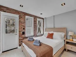 SoHo Designer 2BR with balcony