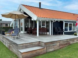 Gorgeous Home In Juelsminde With Sauna, hotel v mestu Sønderby