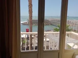Suite beachfront near the station and Port, 5 beds