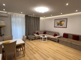 Gjiri i Lalzit, Durres - San Pietro - Alfred's Apartments with Garden, hotel din Lalzit Bay